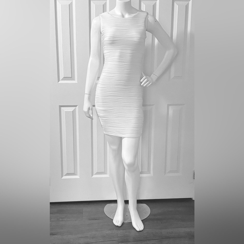 B Darlin Lined White Sleeveless Bodycon Dress - Like New Condition